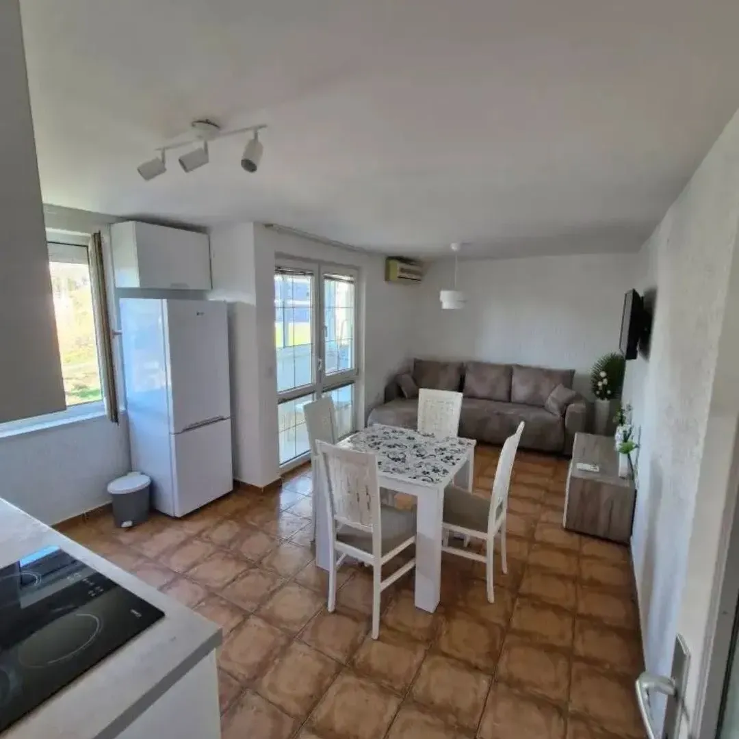 Prodaja, trosoban stan, 76m², Sutomore, Bar