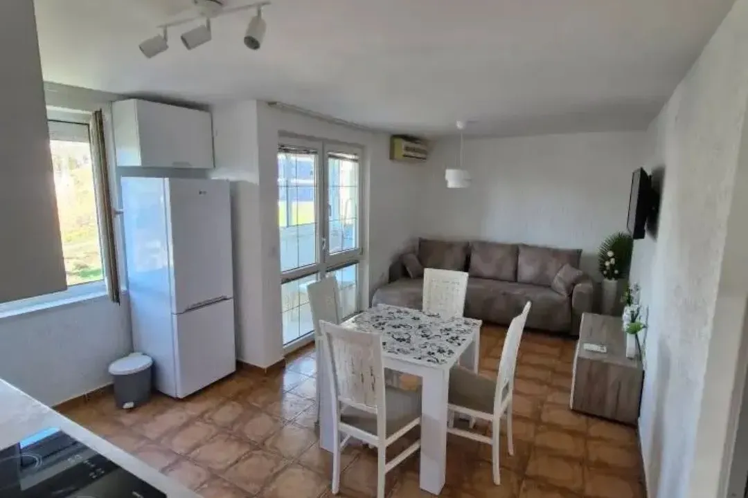 Prodaja, trosoban stan, 76m², Sutomore, Bar