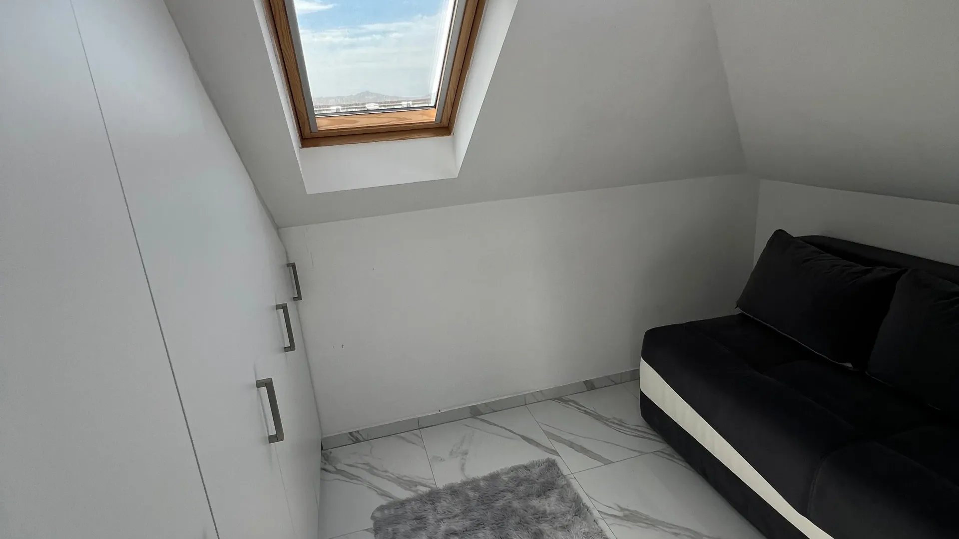 Izdavanje, dvosoban stan, 72m², Popovići, Bar