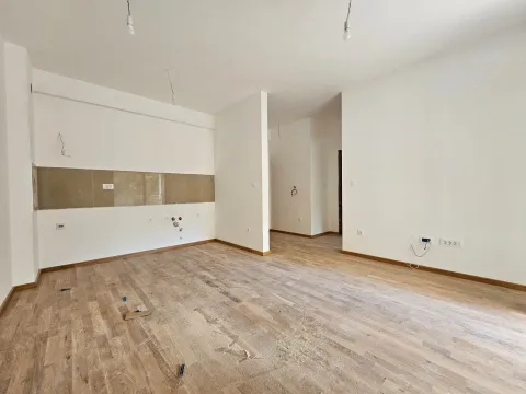 Sale, one bedroom apartment, 43m², Bečići, Budva - image 10