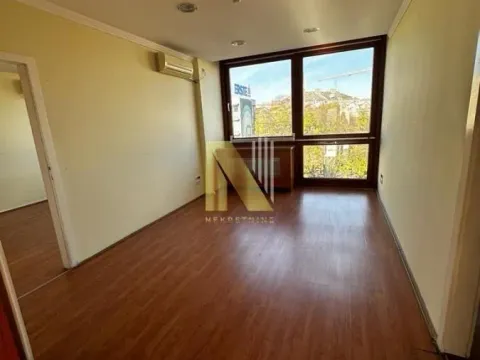 Izdavanje, poslovni prostor, 310m², Centar, Novi Sad - image 4