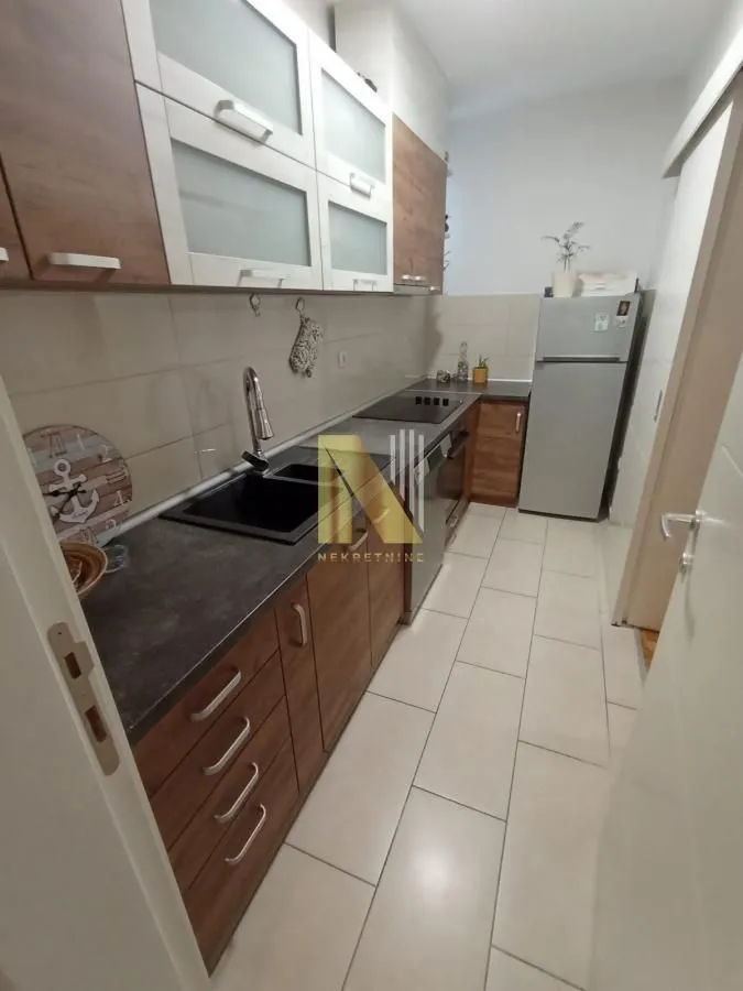 Izdavanje, dvosoban stan, 60m², Banatić, Novi Sad Sve Podlokacije