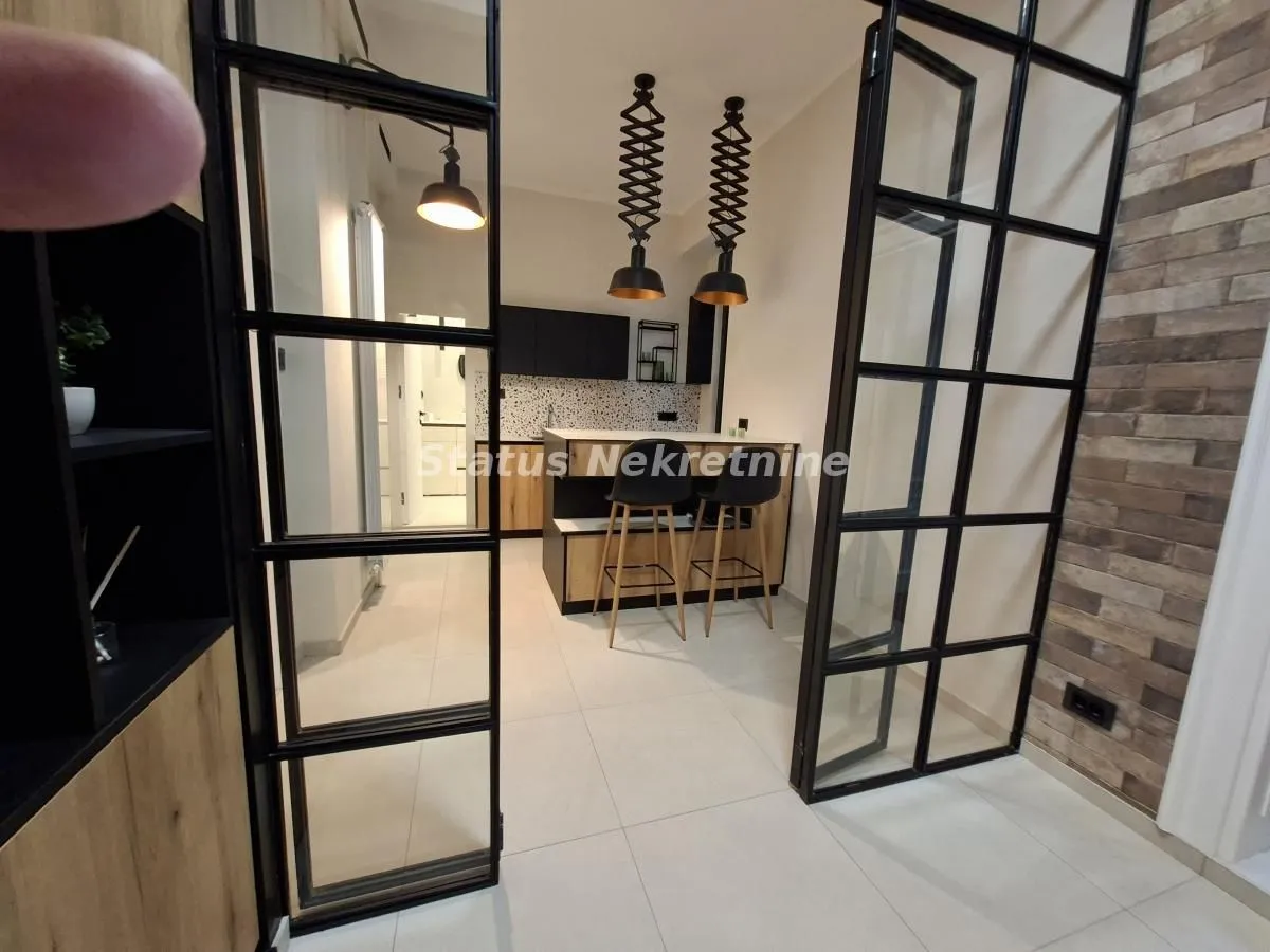Prodaja, trosoban stan, 100m², Stari grad, Novi Sad