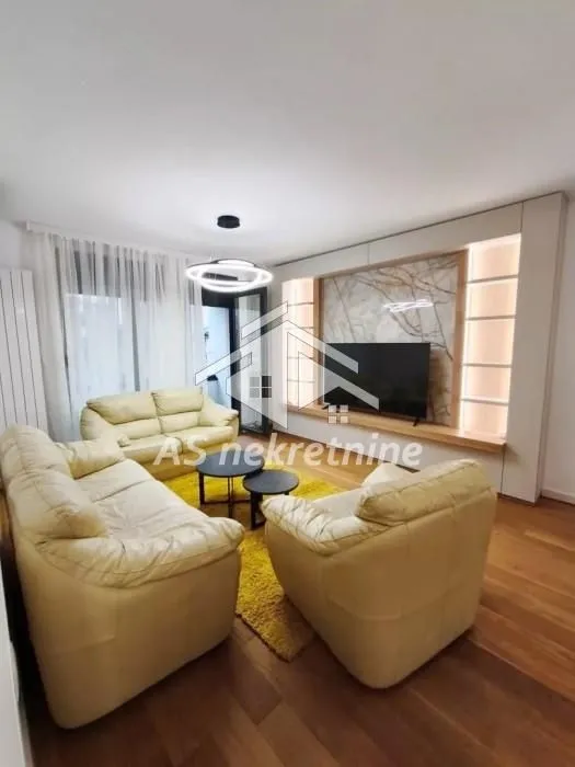 Izdavanje, trosoban stan, 65m², Južni Bulevar, Vračar Sve Podlokacije