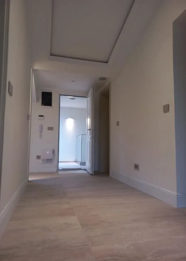 Izdavanje, četvorosoban stan, 155m², Savski Venac, Beograd