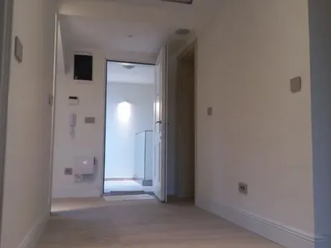 Izdavanje, četvorosoban stan, 155m², Savski Venac, Beograd - image 16