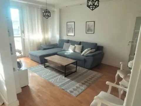 Stan in Zemun Kej