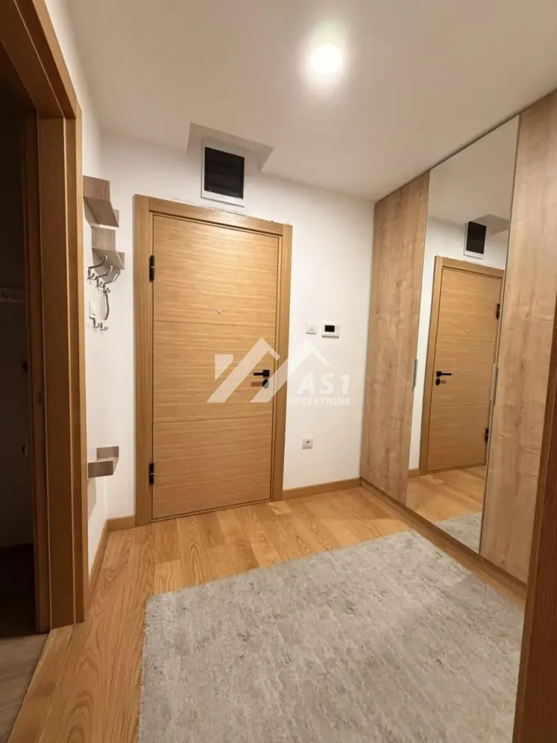 Izdavanje, jednosoban stan, 42m², Socijalno, Novi Sad Sve Podlokacije