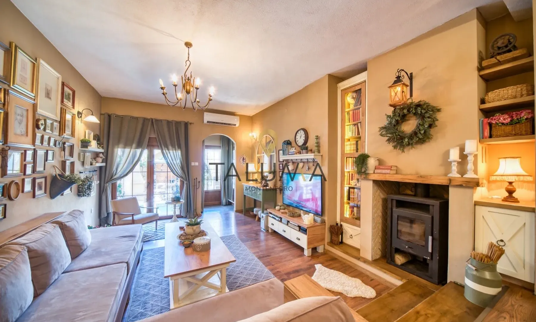 Prodaja, kuća, 160m², Stara Varoš, Podgorica