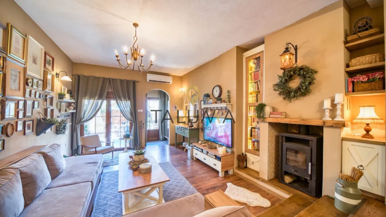 Prodaja, kuća, 160m², Stara Varoš, Podgorica