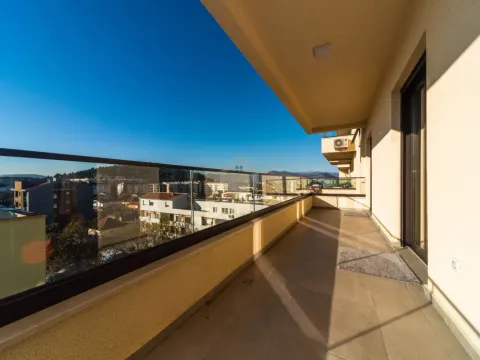 Izdavanje, dvosoban stan, 88m², Stara Varoš, Podgorica - image 14