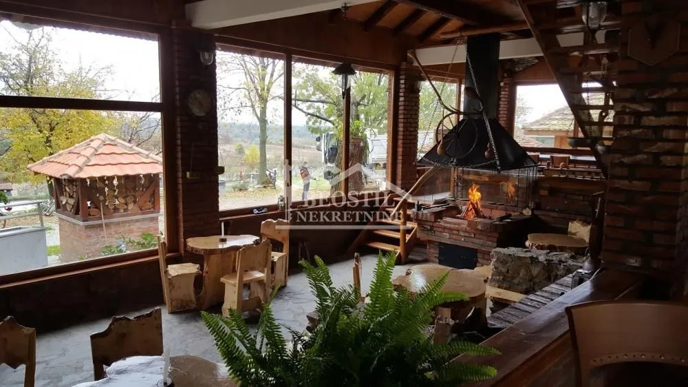 Prodaja, ugostiteljski objekat, 1243m², Lužnice, Kragujevac