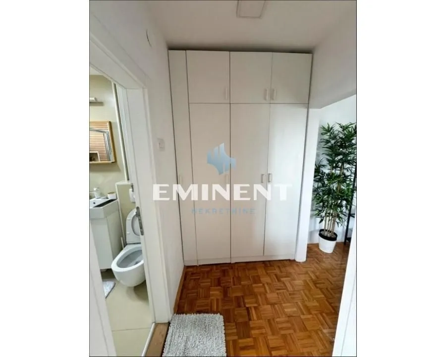Izdavanje, trosoban stan, 60m², Savski Venac, Beograd