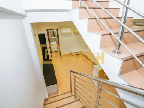 Izdavanje, poslovni prostor, 46m², Centar, Podgorica - image 2