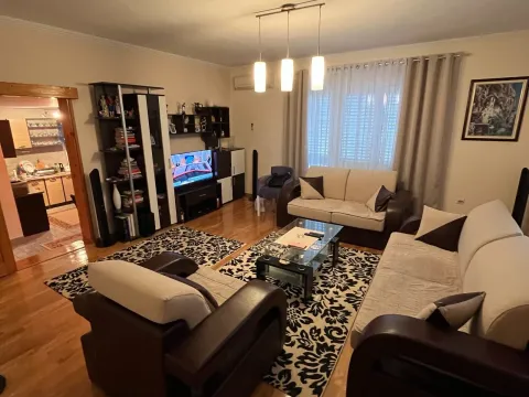 Sale, house, 761m², Tološi, Podgorica - image 5