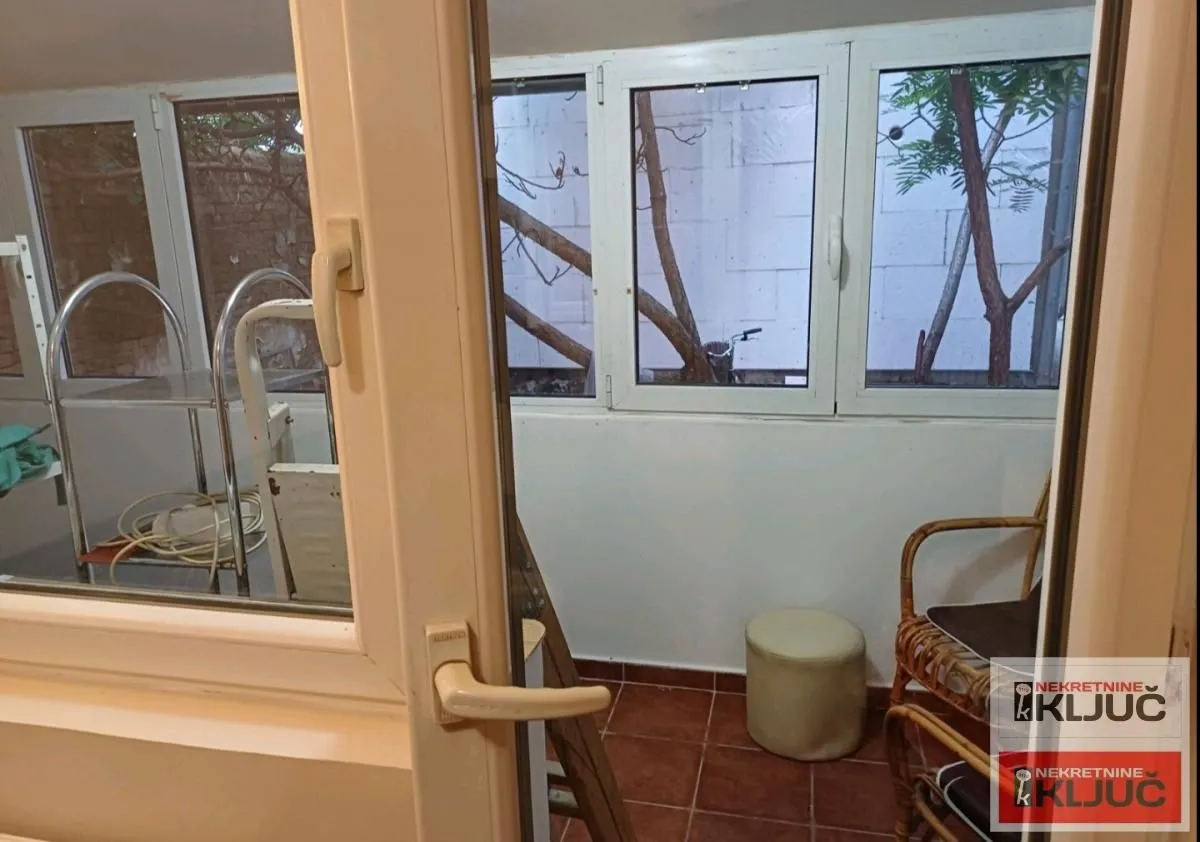 Izdavanje, jednosoban stan, 40m², Grbavica, Novi Sad Sve Podlokacije