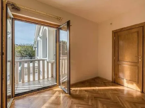 Izdavanje, kuća, 370m², Zabjelo, Podgorica - image 12