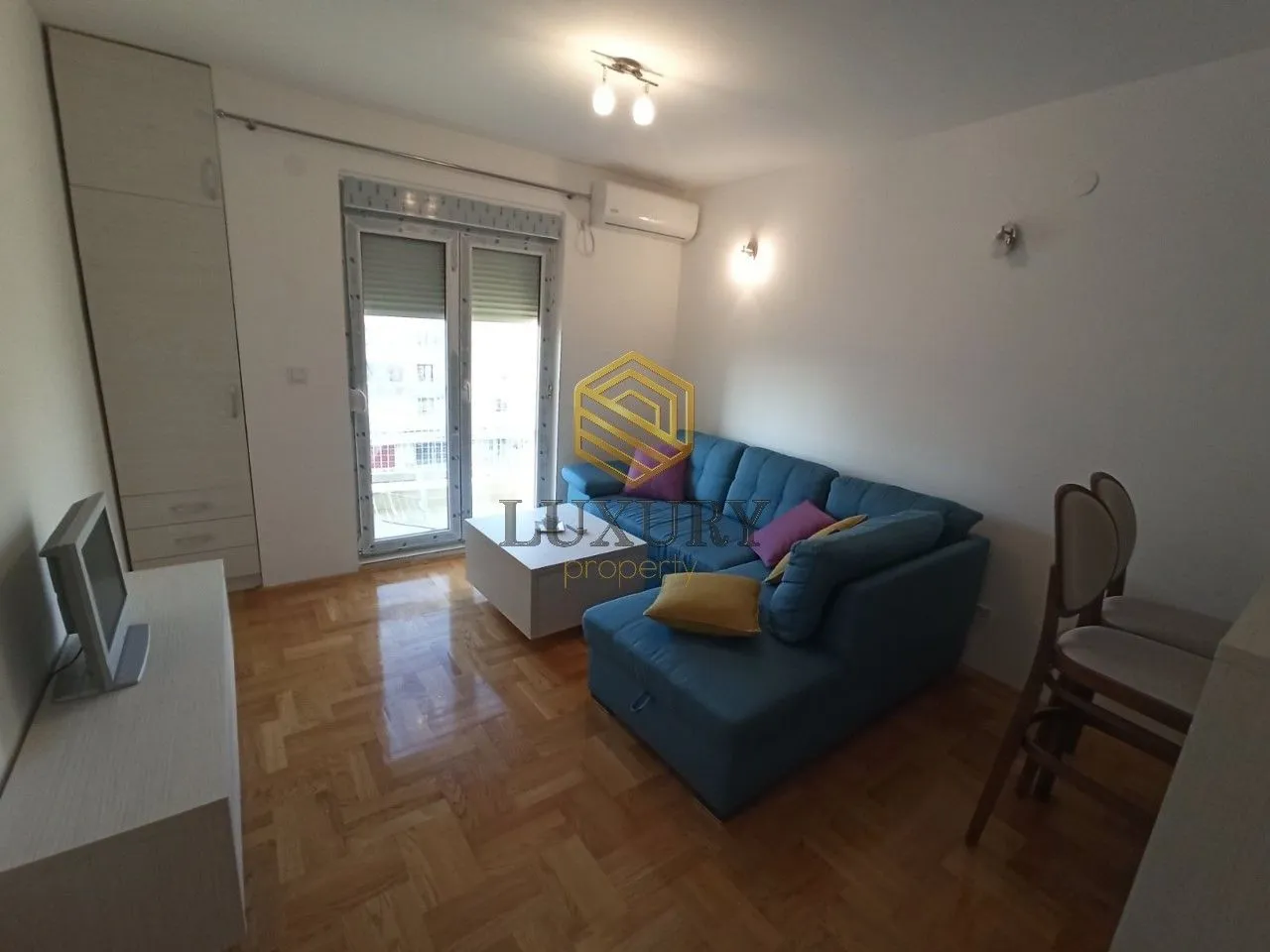 Izdavanje, jednosoban stan, 40m², Stari Aerodrom, Podgorica