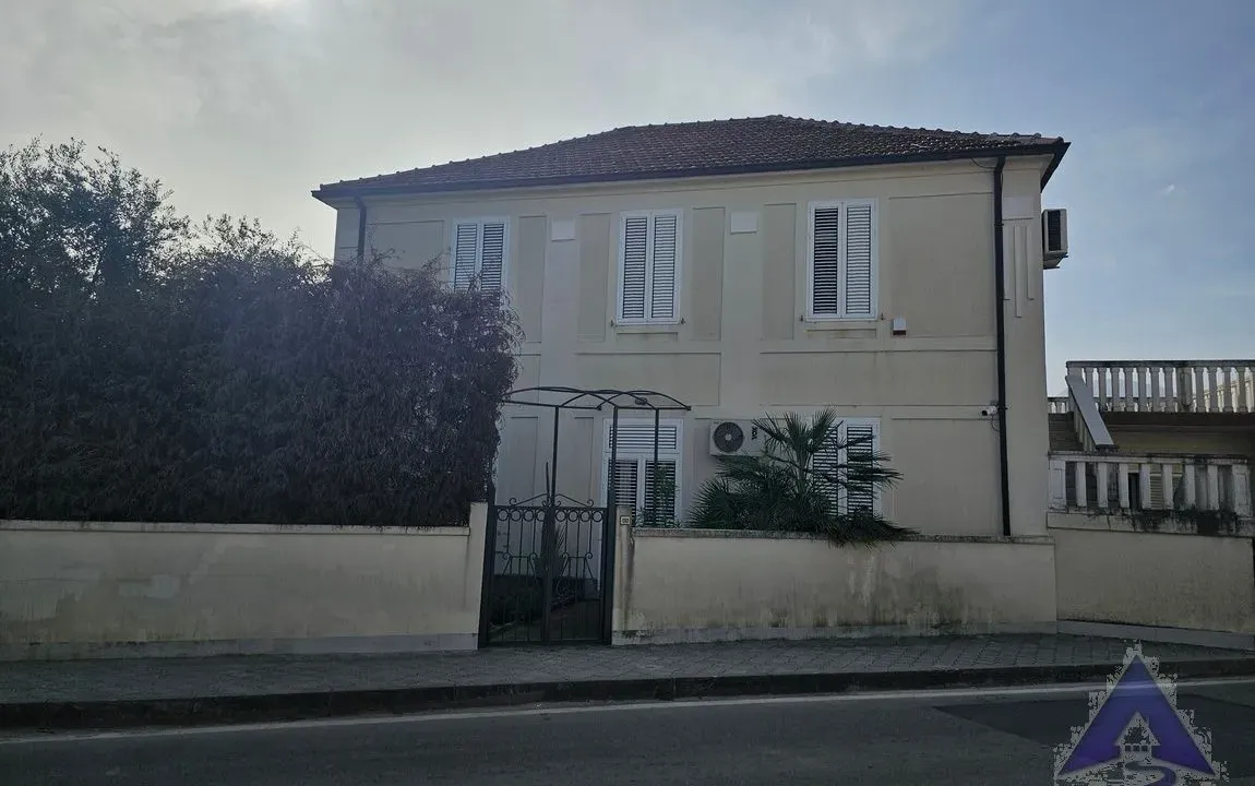 Prodaja, kuća, 325m², Donja Lastva, Tivat