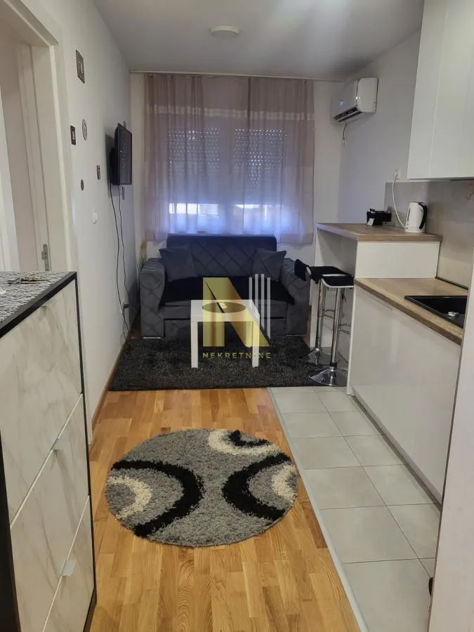 Prodaja, jednosoban stan, 30m², Salajka, Novi Sad Sve Podlokacije