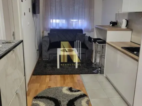 Prodaja, jednosoban stan, 30m², Salajka, Novi Sad Sve Podlokacije