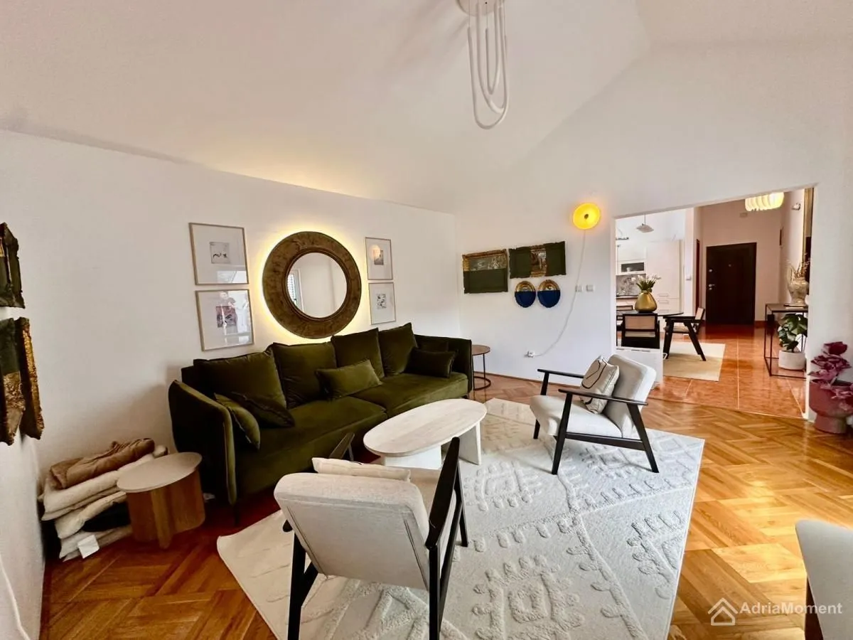 Prodaja, dvosoban stan, 97m², Dobrota, Kotor