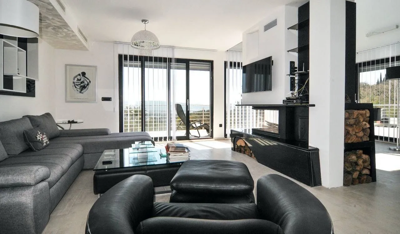 Rent, house, 354m², Bogišići, Tivat