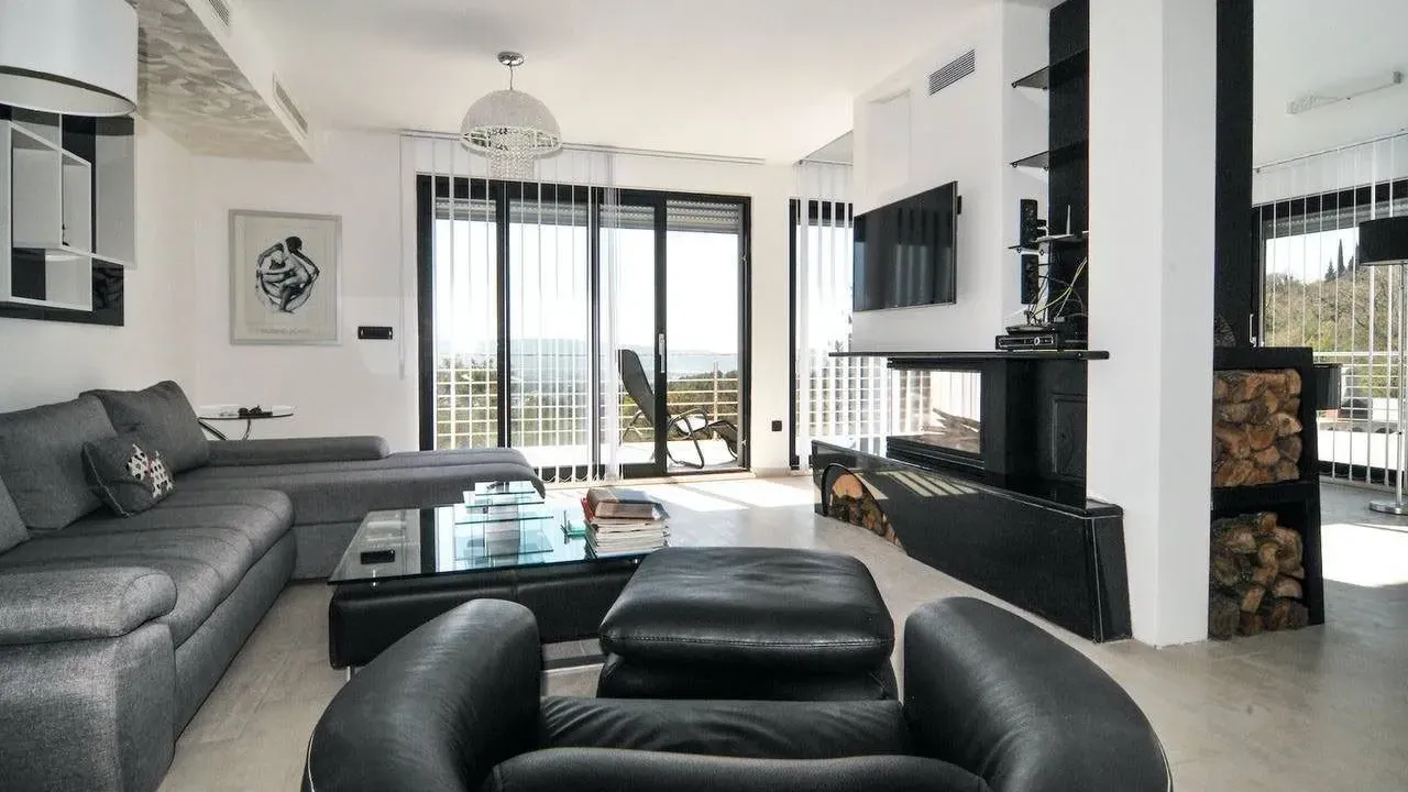 Izdavanje, kuća, 354m², Bogišići, Tivat