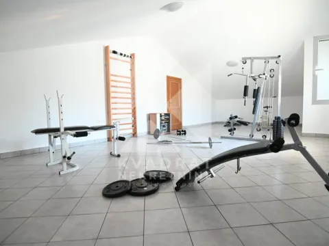 Rent, house, 400m², Zlatica, Podgorica - image 21