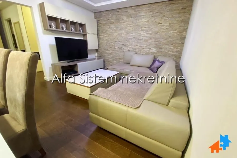 Izdavanje, četvorosoban stan, 83m², Voždovac Sve Podlokacije, Beograd