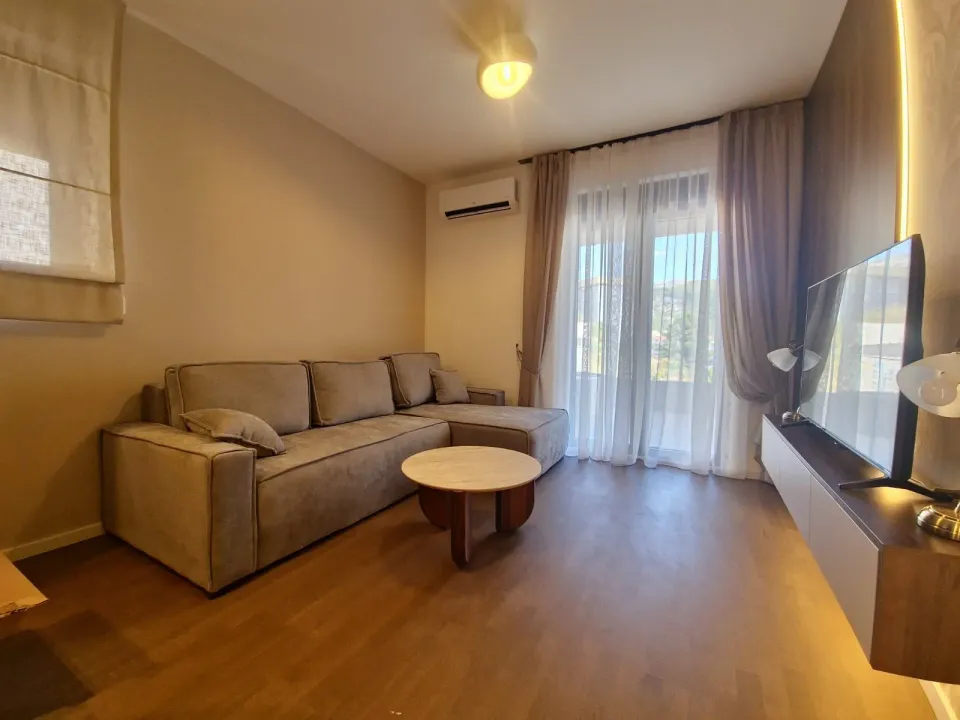 Izdavanje, jednosoban stan, 50m², Budva, Crna Gora