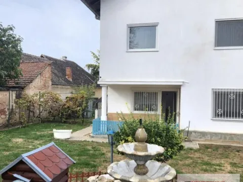 Kuća in Sremska Kamenica