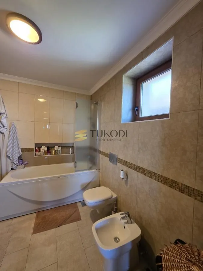 Prodaja, kuća, 400m², Sremska Kamenica, Petrovaradin