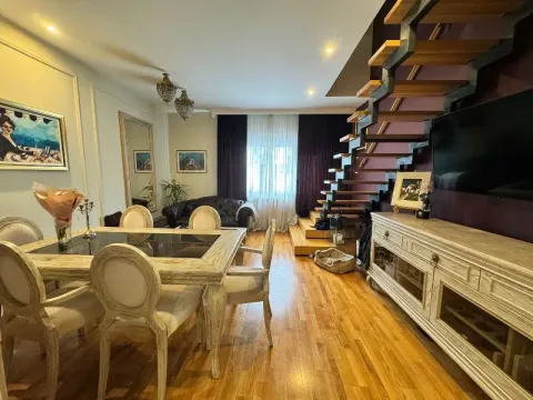 Sale, four bedroom apartment, 105m², Kalenić Pijaca, Vračar Sve Podlokacije - image 2