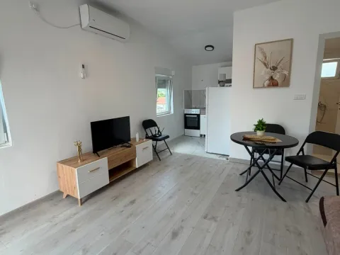 Rent, studio apartment, 36m², Radanovići, Kotor - image 2