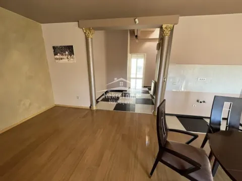 Izdavanje, kuća, 310m², Savski Venac, Beograd - image 12