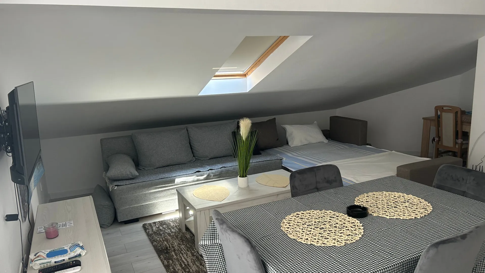 Izdavanje, dvosoban stan, 68m², Đenovići, Herceg Novi
