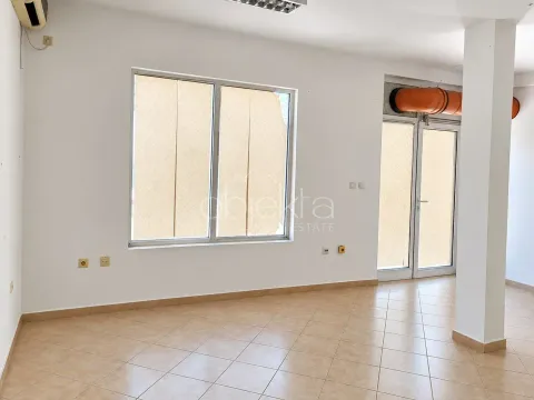 Rent, office space, 50m², Tivat, Crna Gora - image 3
