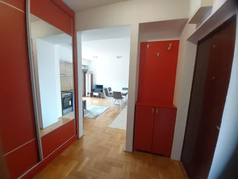 Izdavanje, dvosoban stan, 62m², Blok 9, Podgorica - image 5