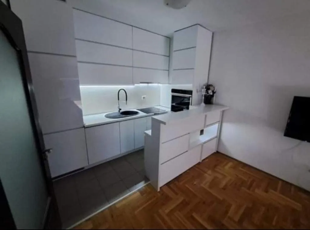 Izdavanje, jednosoban stan, 45m², Podgorica, Crna Gora