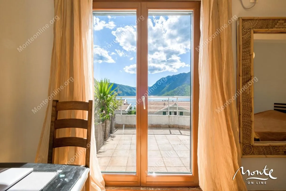 Prodaja, trosoban stan, 130m², Risan, Kotor
