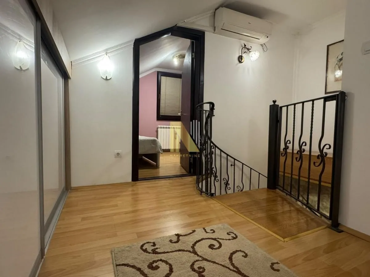 Prodaja, trosoban stan, 85m², Centar, Inđija