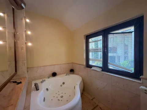 Izdavanje, kuća, 270m², Gorica C, Podgorica - image 28