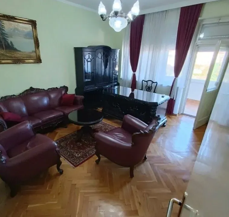 Izdavanje, dvosoban stan, 95m², Centar, Podgorica