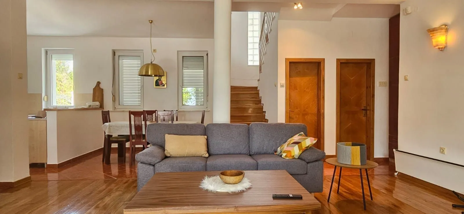 Izdavanje, kuća, 180m², Krimovica, Kotor