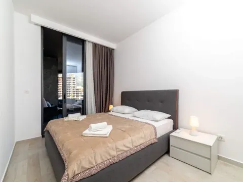 Izdavanje, jednosoban stan, 54m², Centar, Budva - image 5