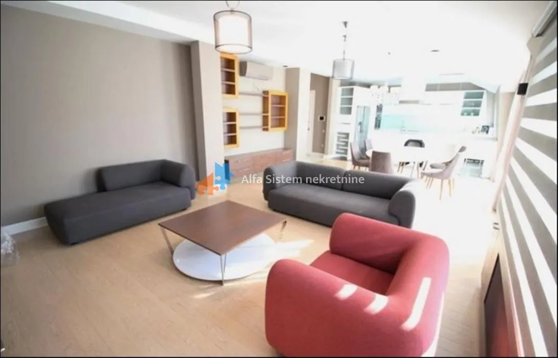 Izdavanje, četvorosoban stan, 180m², Vračar Hram, Vračar Sve Podlokacije