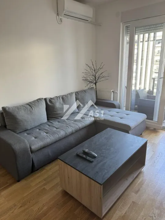 Izdavanje, jednosoban stan, 39m², Bulevar Evrope, Novi Sad Sve Podlokacije