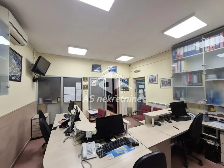 Rent, office space, 35m², Čukarica, Beograd