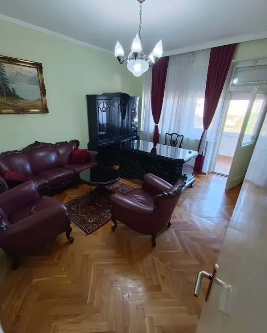 Izdavanje, dvosoban stan, 95m2, Centar, Podgorica